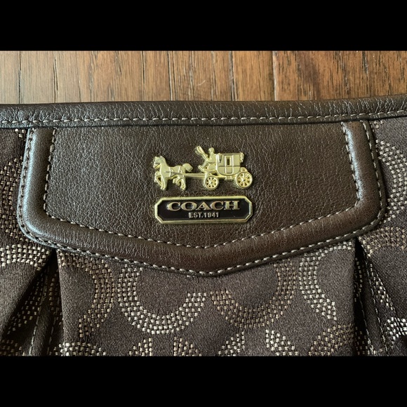 New Authentic COACH Wristlet - Picture 2 of 5